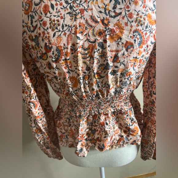 Old navy v neck peplum top size small - Picture 11 of 12